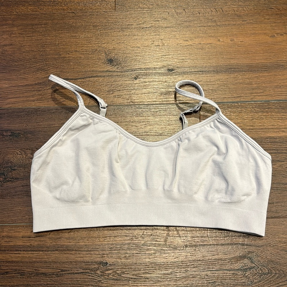 Athleta NWOT Sport Bra with adjustable Straps